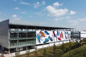 خانه 33 تولیدی کفش طبی در کرمان